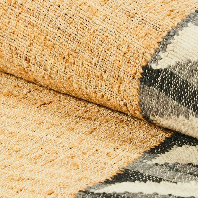 Jute Scalloped Black and White 5' x 8' Rug