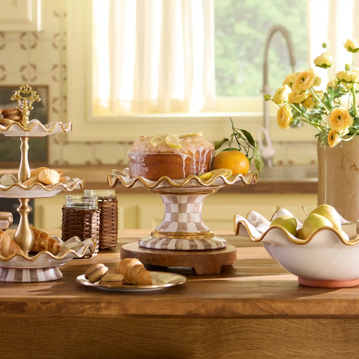 Courtly Check Ceramic Fluted Cake Stand