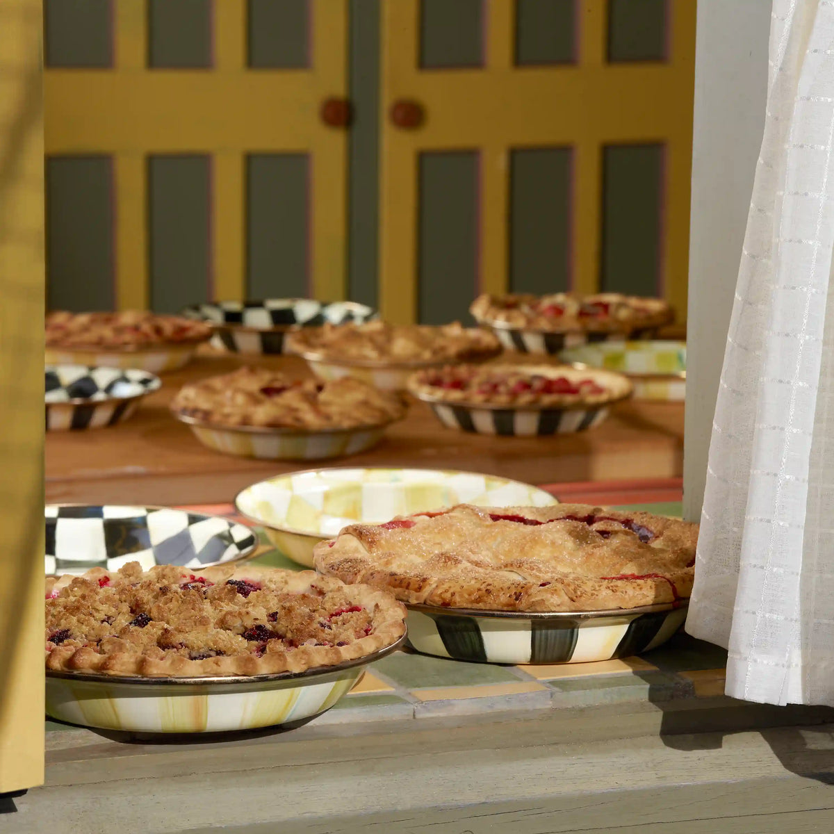 Wild Rose Brown Pie Plate