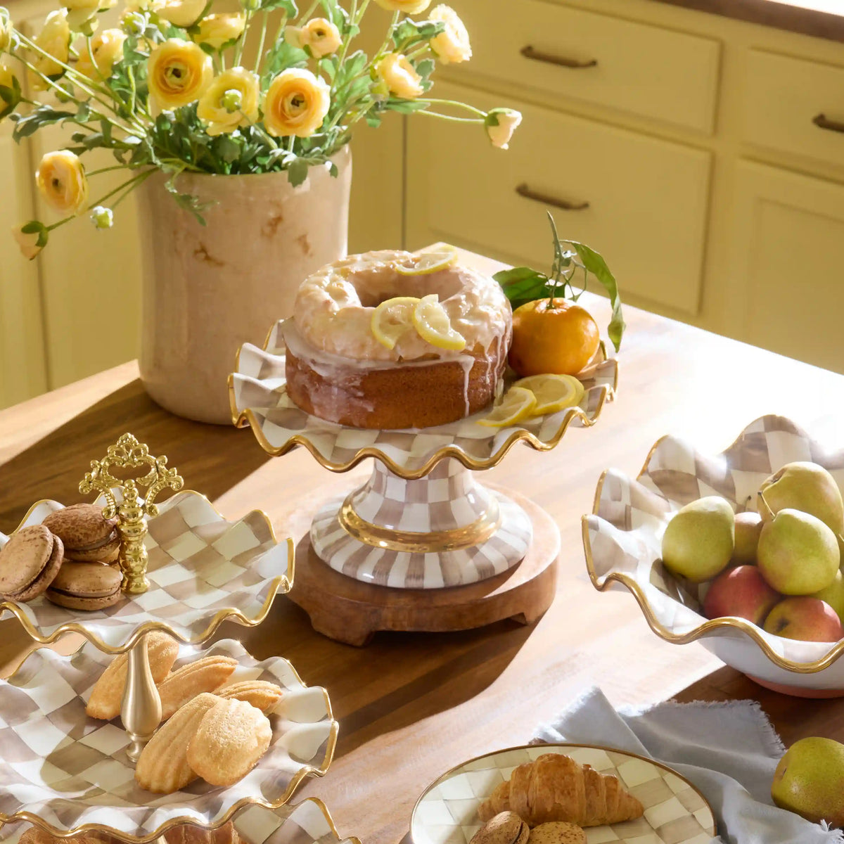 Courtly Check Ceramic Fluted Cake Stand
