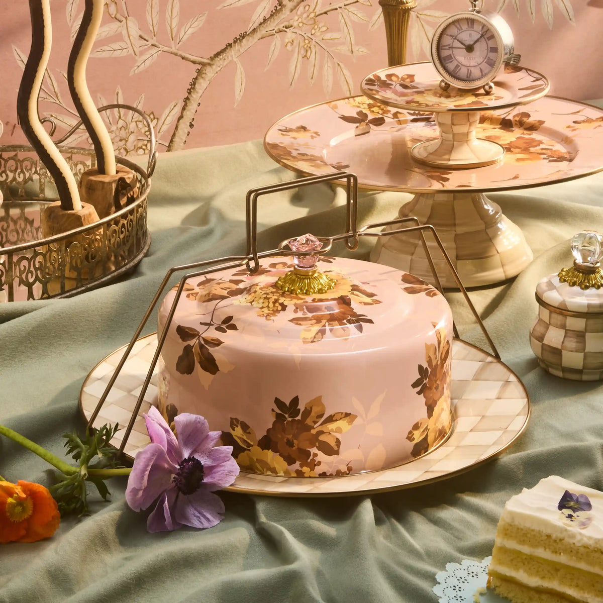 White Flower Market Cake Carrier