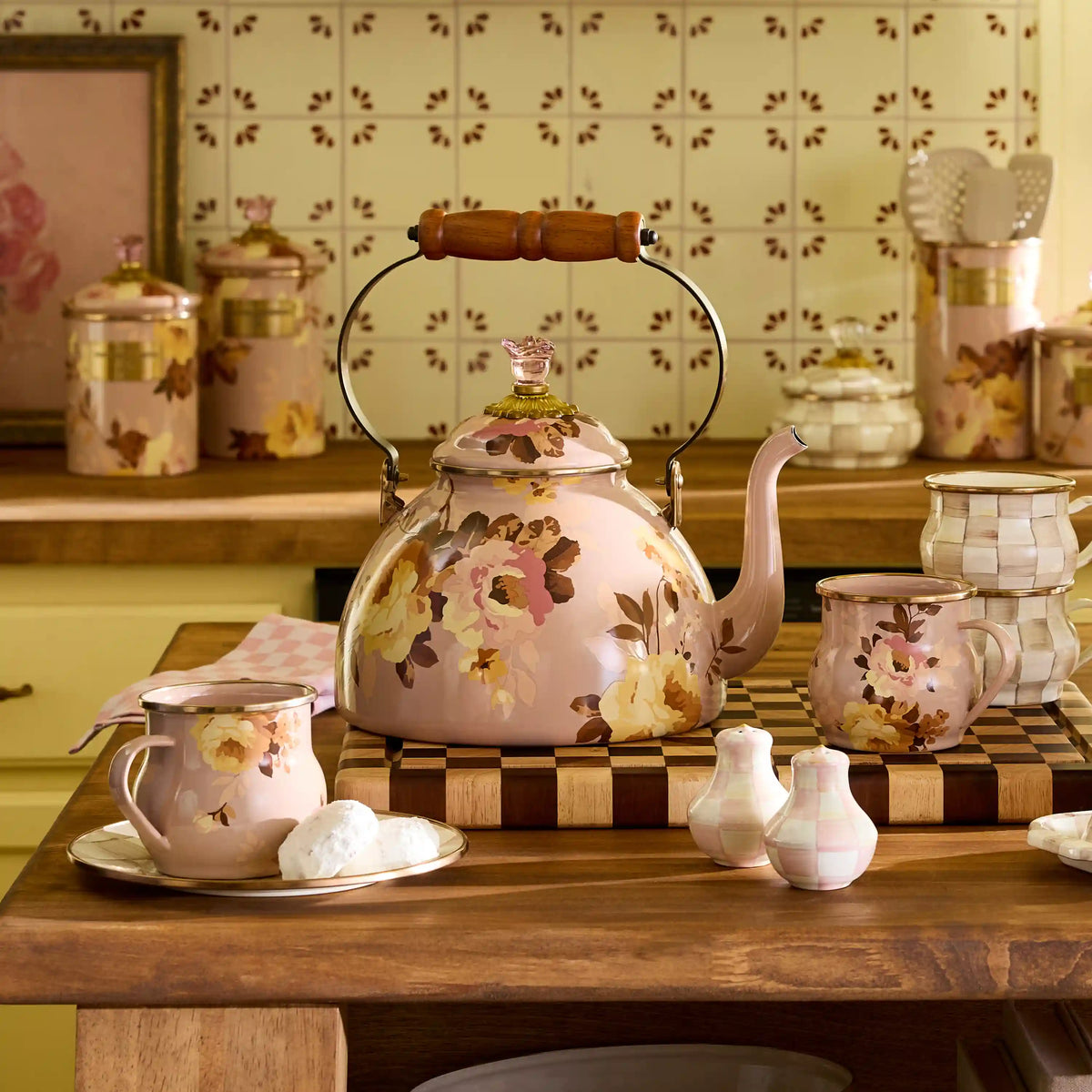 Royal English Garden 2 Quart Tea Kettle